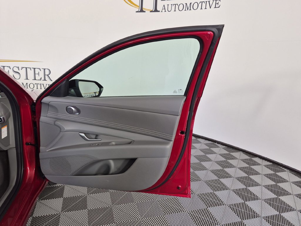 Used 2025 Hyundai Elantra SEL FWD image 37