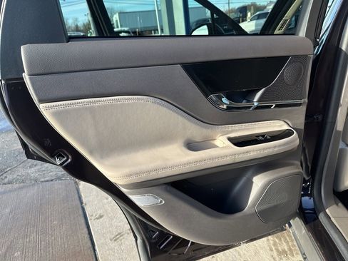 Used 2023 Lincoln Corsair Reserve image 36