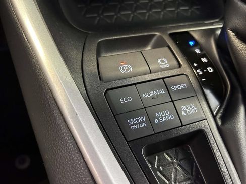 Used 2025 Toyota RAV4 XLE AWD/4WD image 21