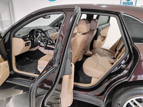 Used 2021 Porsche Macan image 7