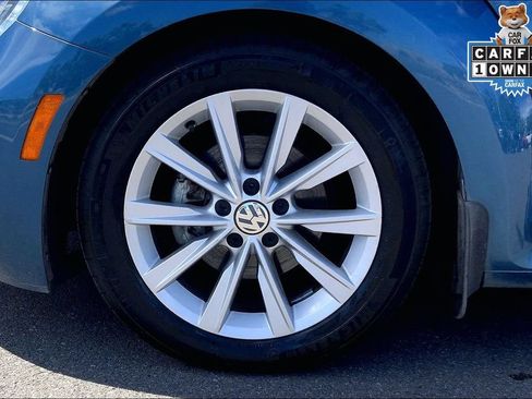 Used 2019 Volkswagen Beetle 2.0T SE FWD image 8