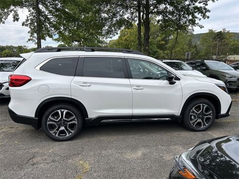New 2025 Subaru Ascent Limited image 9
