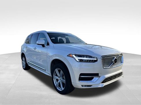 Used 2024 Volvo XC90 B5 Core image 5