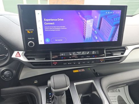 Certified 2025 Toyota Sienna XLE image 22