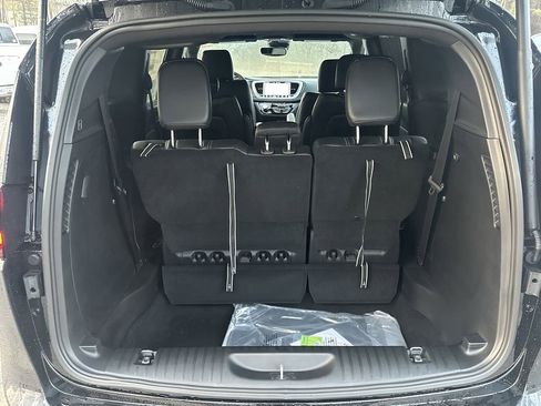 New 2026 Chrysler Pacifica Select image 17
