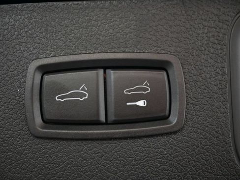 Used 2026 Porsche Macan Turbo AWD/4WD image 27