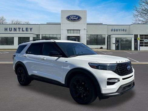 Used 2023 Ford Explorer ST-Line w/ Class IV Trailer Tow Package AWD/4WD image 2