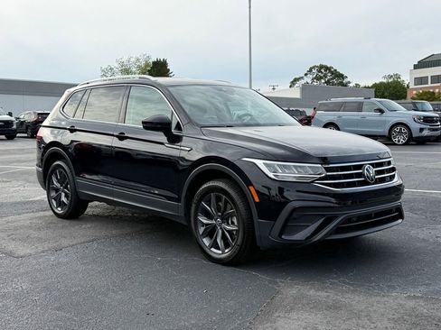Used 2023 Volkswagen Tiguan SE FWD image 2