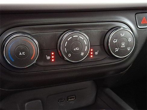 Certified 2024 Chevrolet Trax RS w/ Sunroof Package image 27