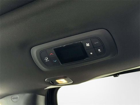 New 2026 Chrysler Pacifica Select image 35