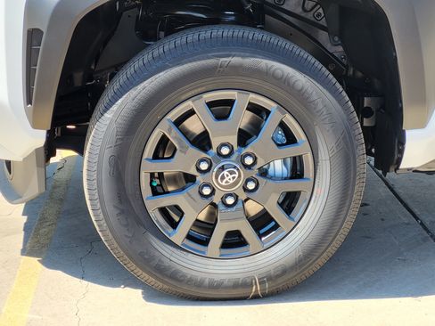 Certified 2026 Toyota 4Runner SR5 AWD/4WD image 7