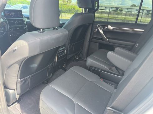 Used 2023 Lexus GX 460 Premium w/ Accessory Package AWD/4WD image 3