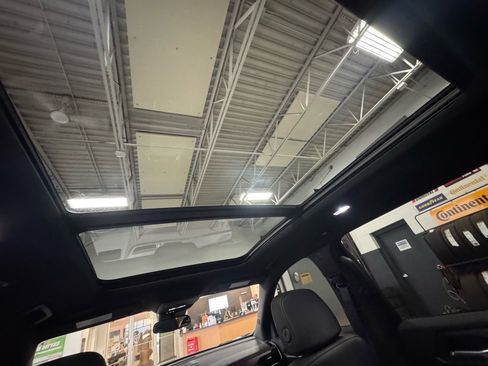 Used 2024 GMC Acadia AT4 w/ Luxury Package image 11