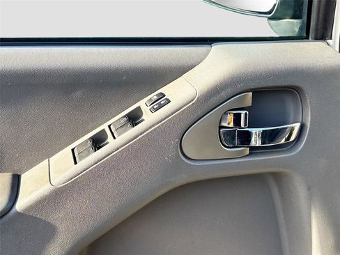 Used 2017 Nissan Frontier SV image 17