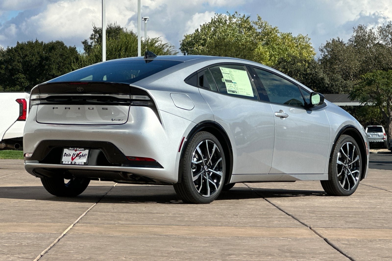 New 2027 Toyota Prius Plug-In Hybrid FWD image 4
