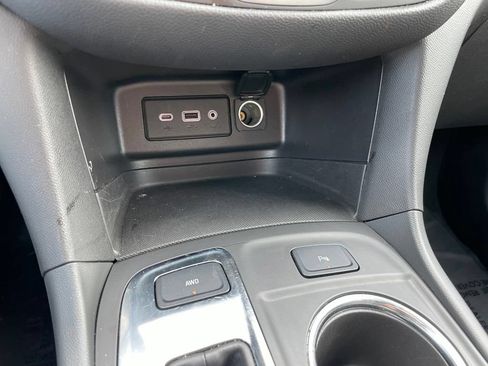 Used 2024 Chevrolet Equinox LT AWD/4WD image 12