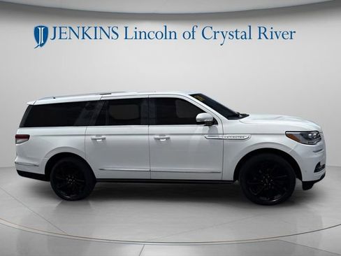 Certified 2024 Lincoln Navigator L Reserve AWD/4WD image 2