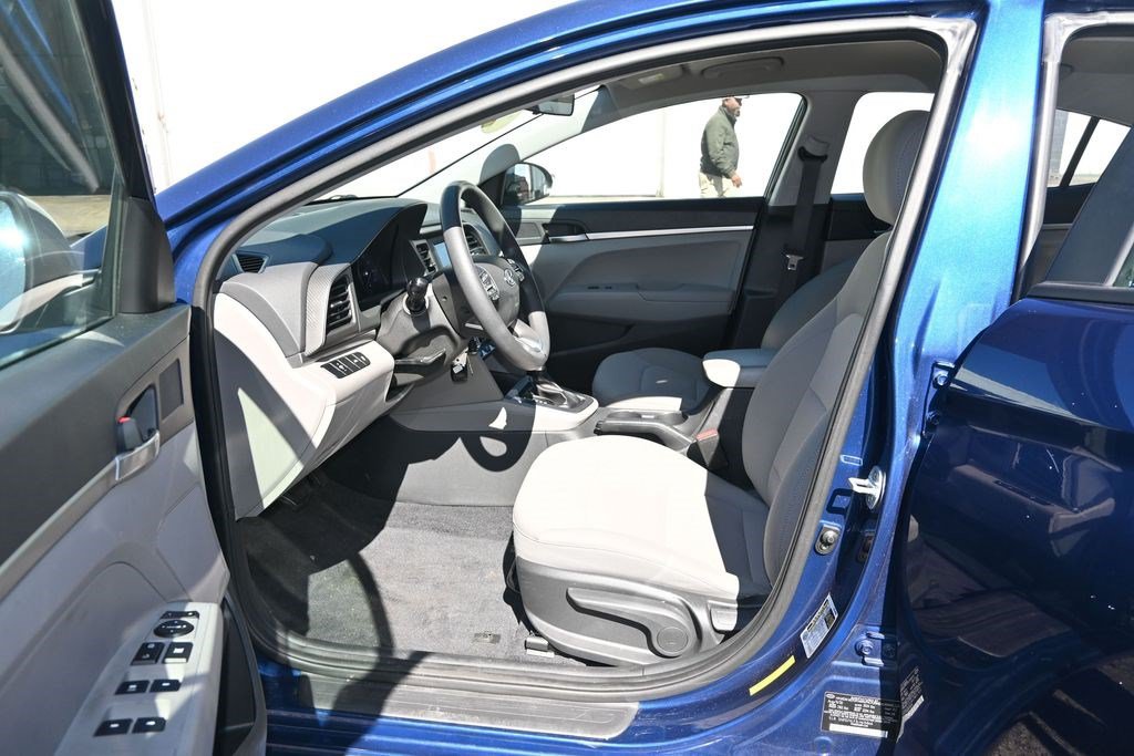Used 2020 Hyundai Elantra SE FWD image 22