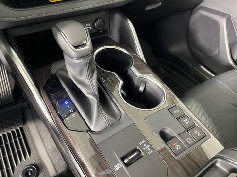 Used 2026 Toyota Highlander Platinum image 6