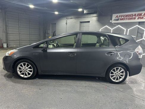 Used 2013 Toyota Prius V Five image 2