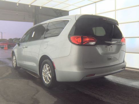 Used 2023 Chrysler Voyager LX FWD image 8