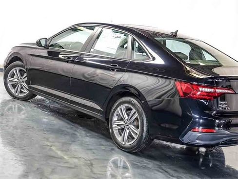Used 2024 Volkswagen Jetta SE FWD image 11