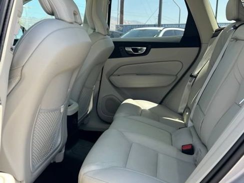 Used 2025 Volvo XC60 T8 Ultra AWD/4WD image 28