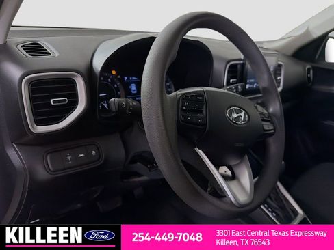 Used 2022 Hyundai Venue SE image 10