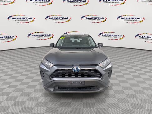 Used 2021 Toyota RAV4 LE AWD/4WD image 3