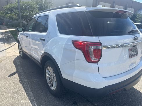 Used 2017 Ford Explorer 4WD image 2