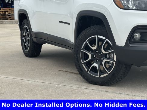 Used 2026 Jeep Compass Trailhawk AWD/4WD image 3