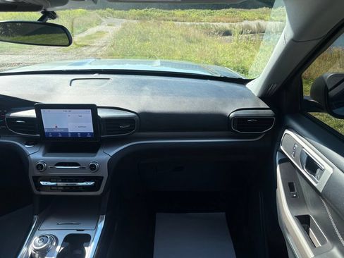 Used 2023 Ford Explorer XLT w/ Equipment Group 202A AWD/4WD image 40