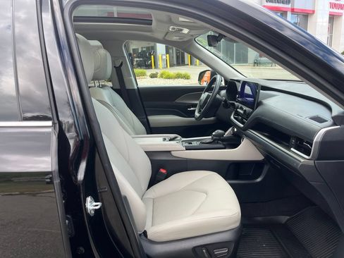 Used 2024 Toyota Grand Highlander AWD image 15