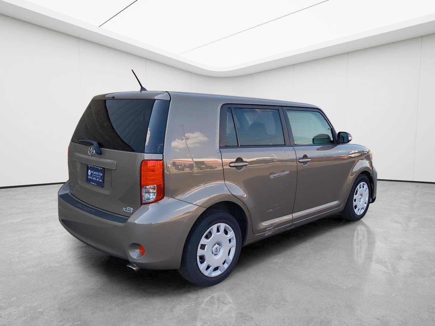 Used 2011 Scion xB FWD image 4