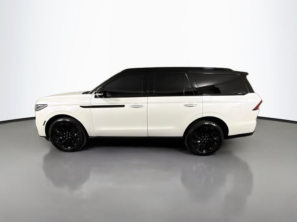 Used 2025 Lincoln Navigator Reserve w/ Jet Appearance Package AWD/4WD image 4
