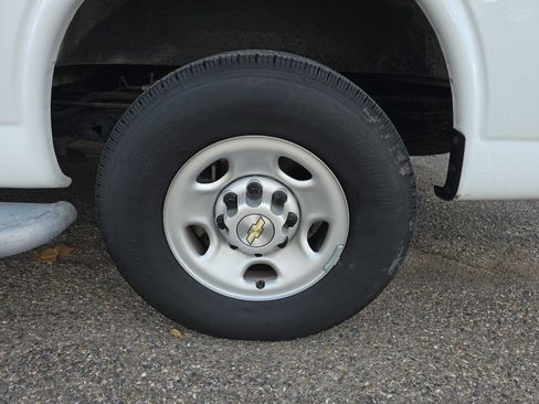 Used 2024 Chevrolet Express 2500 w/ Driver Convenience Package image 31