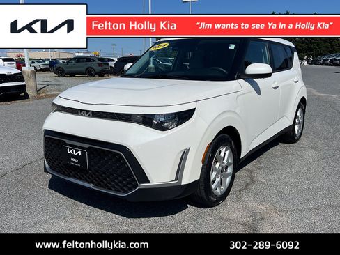 Used 2025 Kia Soul LX w/ LX Technology Package FWD image 1