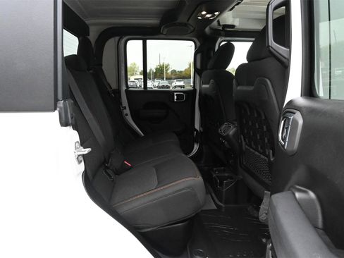 Used 2023 Jeep Gladiator Mojave image 24