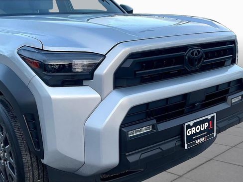 Used 2025 Toyota 4Runner SR5 AWD/4WD image 29