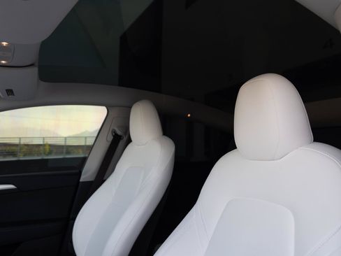 Used 2024 Tesla Model Y Long Range AWD/4WD image 15