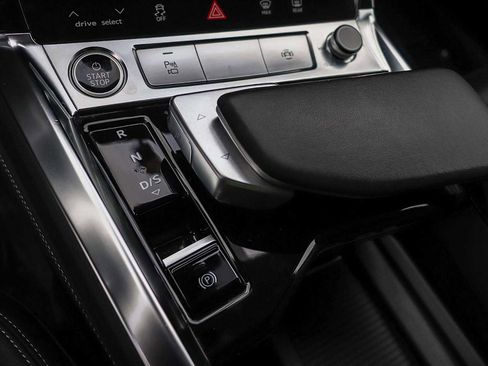 Used 2024 Audi Q8 e-tron Premium Plus image 26