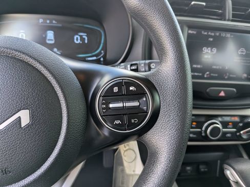 Certified 2025 Kia Soul LX w/ LX Technology Package FWD image 30