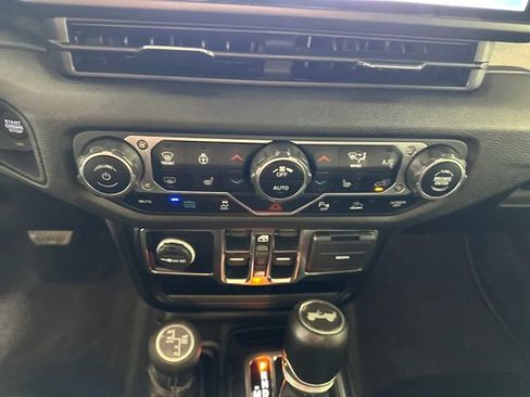 Used 2024 Jeep Wrangler Unlimited w/ Convenience Group image 22