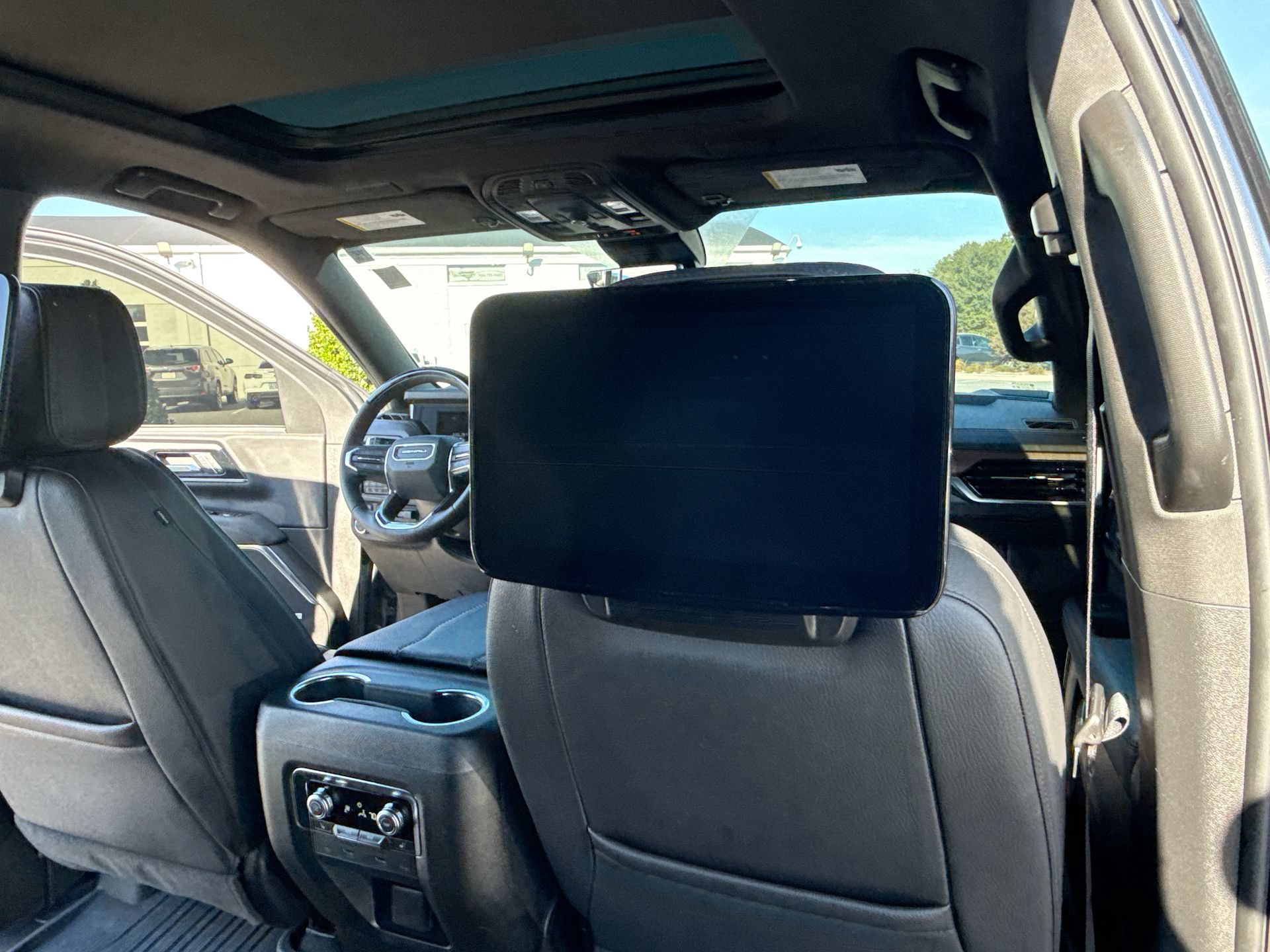 Certified 2025 GMC Yukon XL Denali w/ Denali Reserve Package AWD/4WD image 31