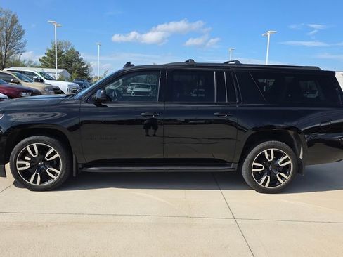 Used 2018 Chevrolet Suburban LT w/ RST Edition image 4