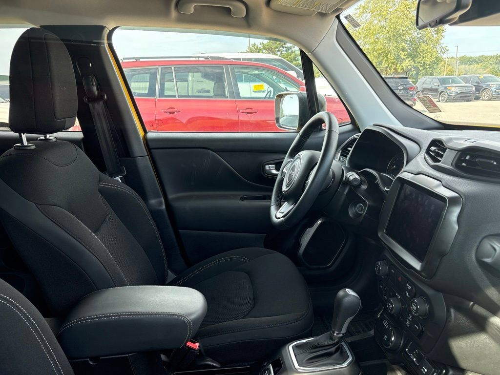Used 2023 Jeep Renegade Latitude w/ Premium Group AWD/4WD image 23