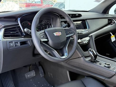 New 2025 Cadillac XT6 Luxury image 18