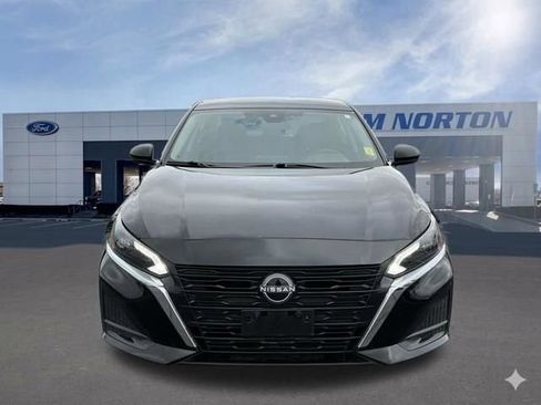 Used 2025 Nissan Altima 2.5 SV FWD image 10