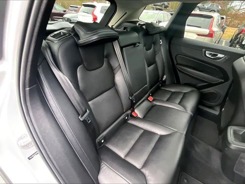 Certified 2023 Volvo XC60 B5 Plus w/ Climate Package image 18