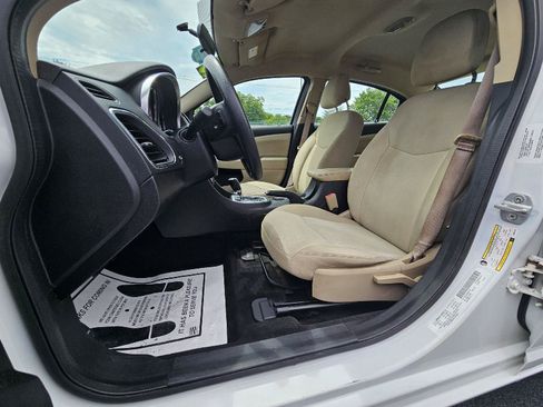 Used 2013 Chrysler 200 LX FWD image 5